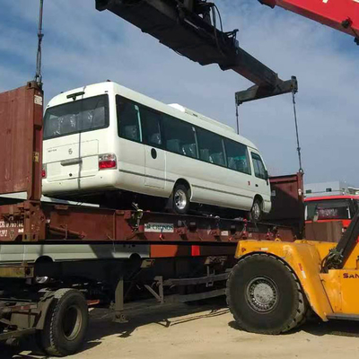Nhân viên chuyên nghiệp vận chuyển hàng hóa quốc tế và đại lý mua hàng ở Trung Quốc